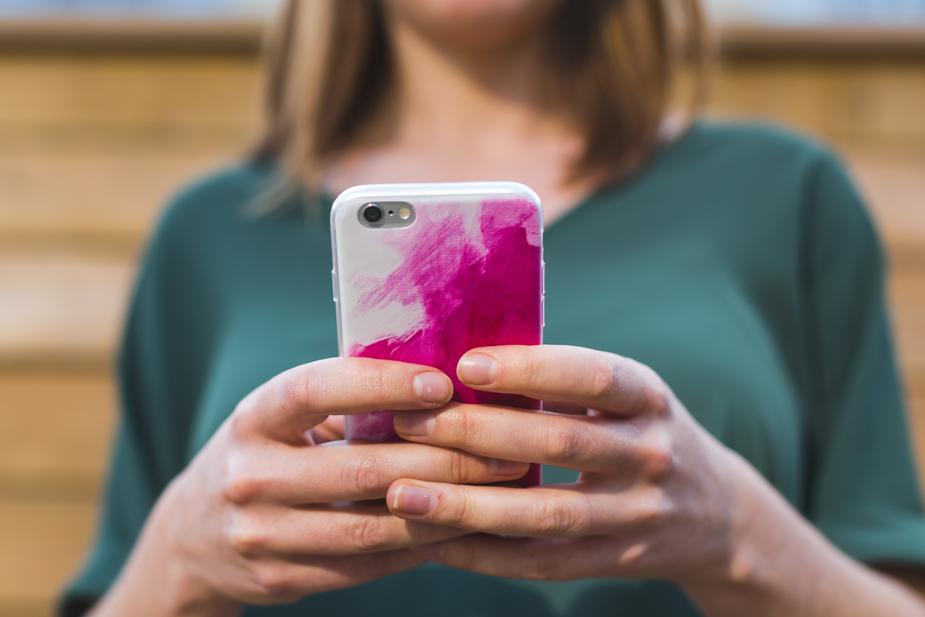 woman-using-pink-smart-phone_925x.jpg